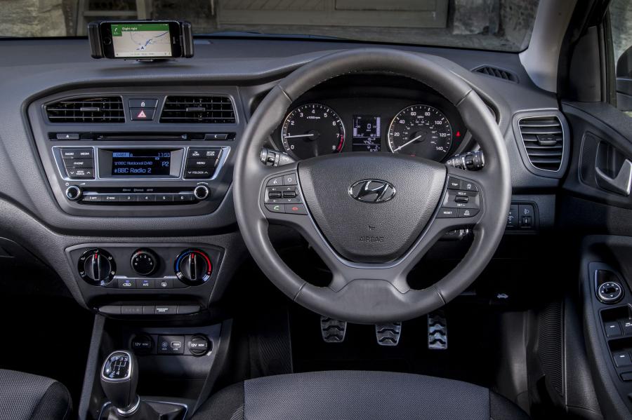  Hyundai i20 Active 2016 года  (UK) (фото 8 из 20)